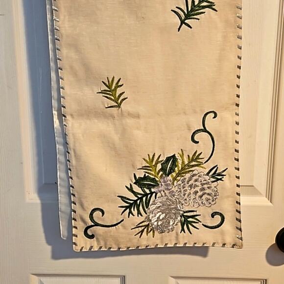 Holiday Christmas table runner with pine cones 88x14 - Picture 3 of 4